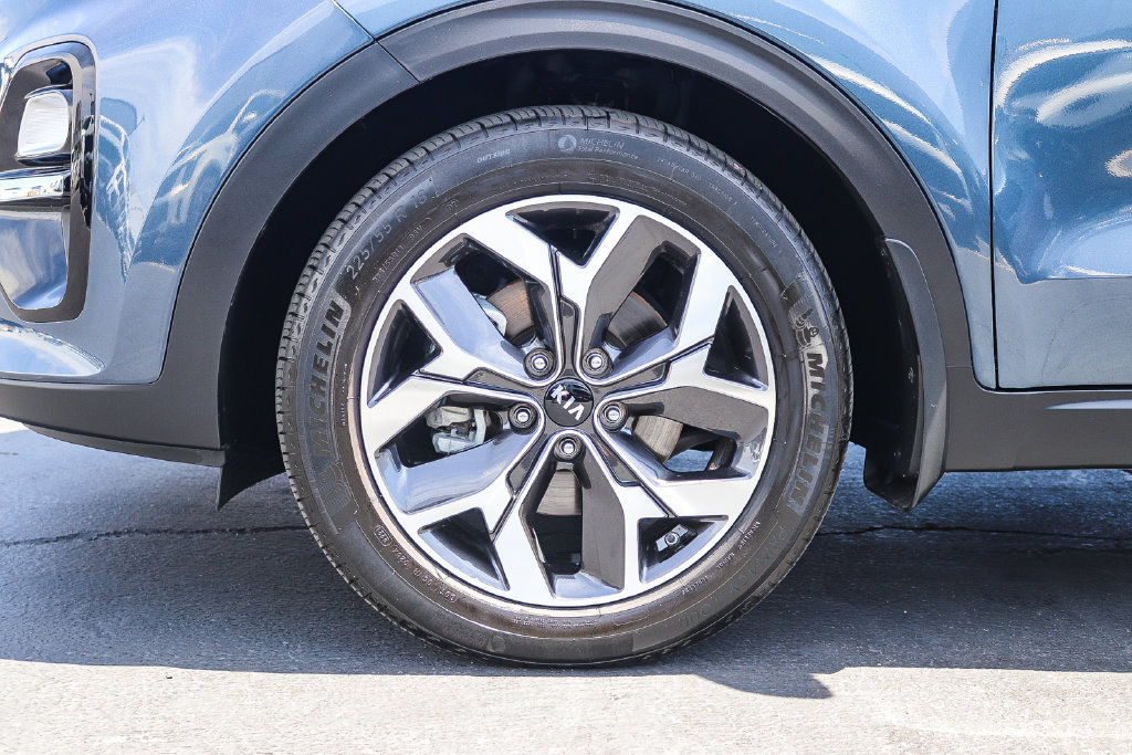 Certified 2022 Kia Sportage EX FWD image 9