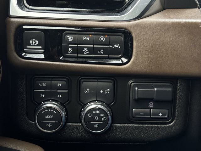 Certified 2025 GMC Yukon XL Denali Ultimate w/ LPO, Floor Liner Package AWD/4WD image 18