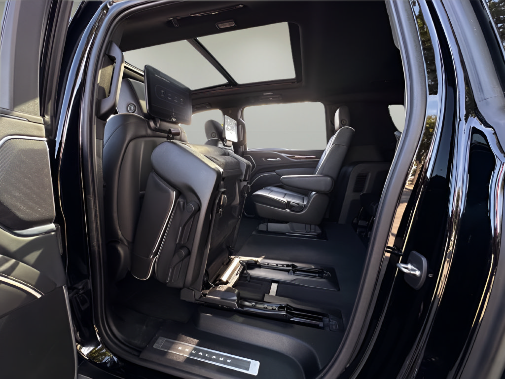 Used 2021 Cadillac Escalade ESV Premium Luxury w/ Driver Assist Tech Package AWD/4WD image 21