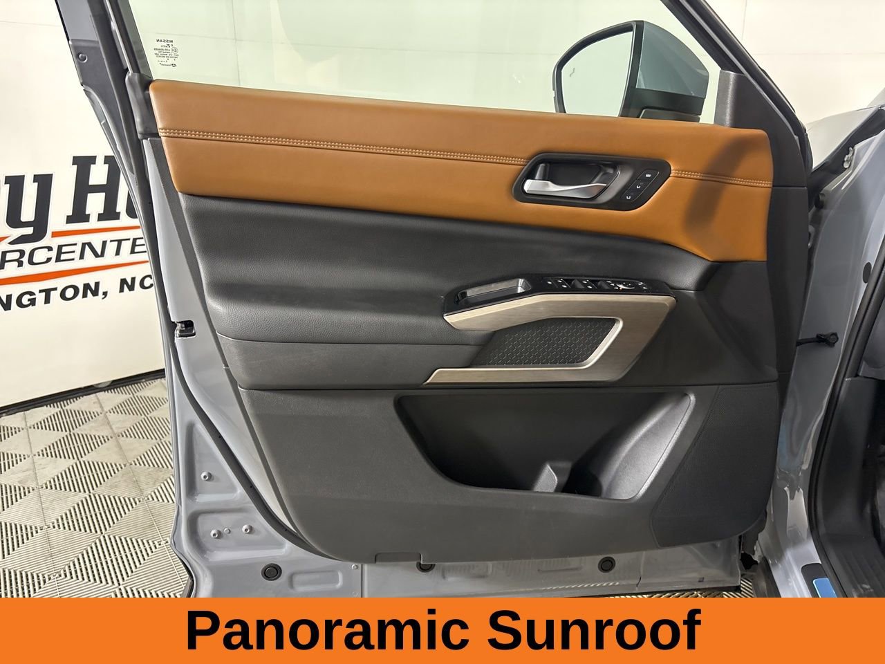 Used 2023 Nissan Pathfinder Platinum AWD/4WD image 9