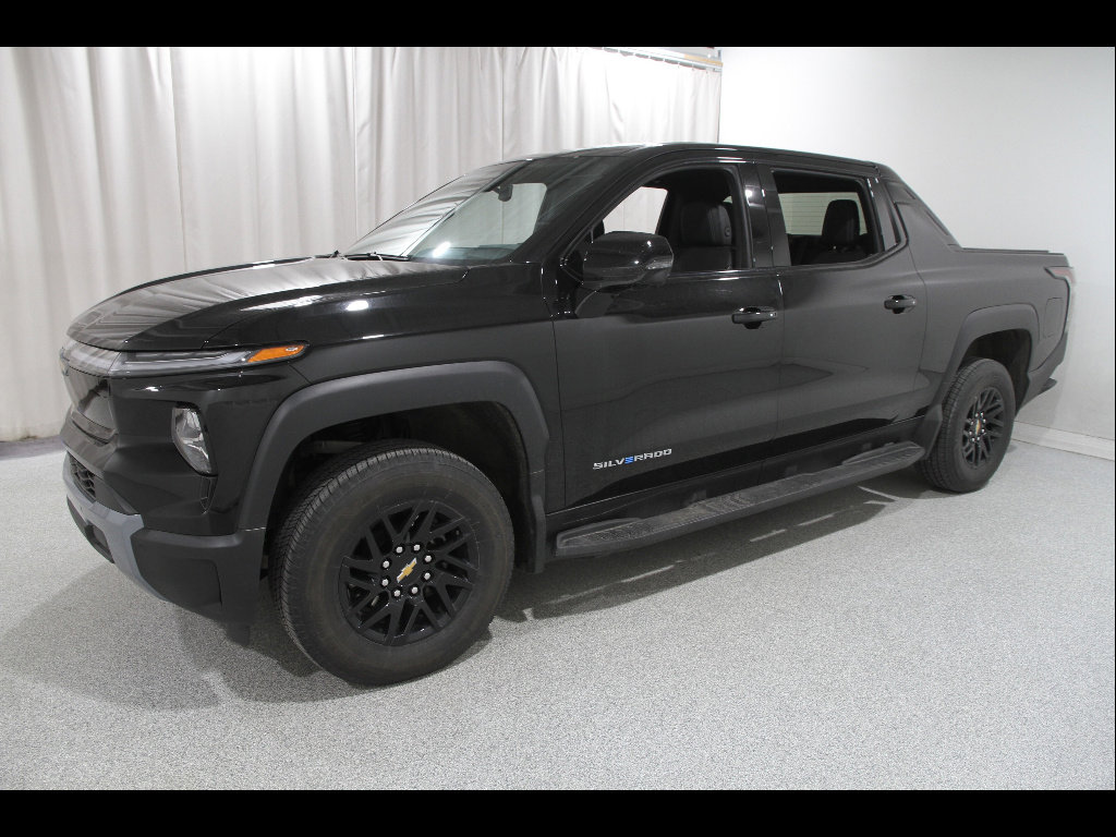 Used 2025 Chevrolet Silverado EV LT image 3