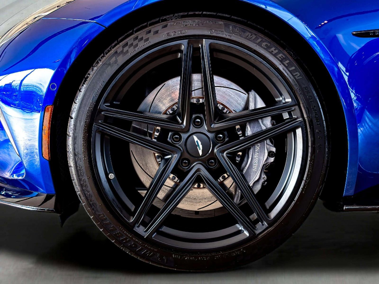 Used 2025 Aston Martin V8 Vantage Coupe image 8