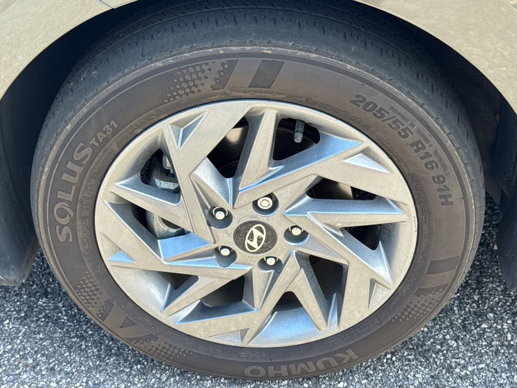 Certified 2025 Hyundai Elantra Hybrid FWD image 13
