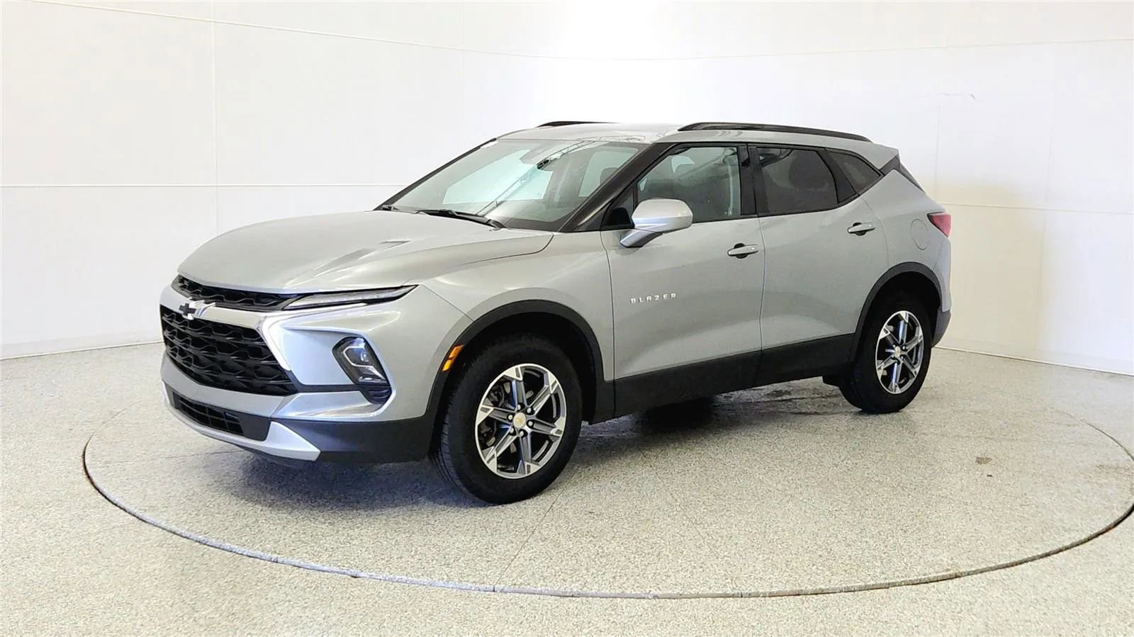 Used 2024 Chevrolet Blazer LT w/ Convenience Package FWD image 3