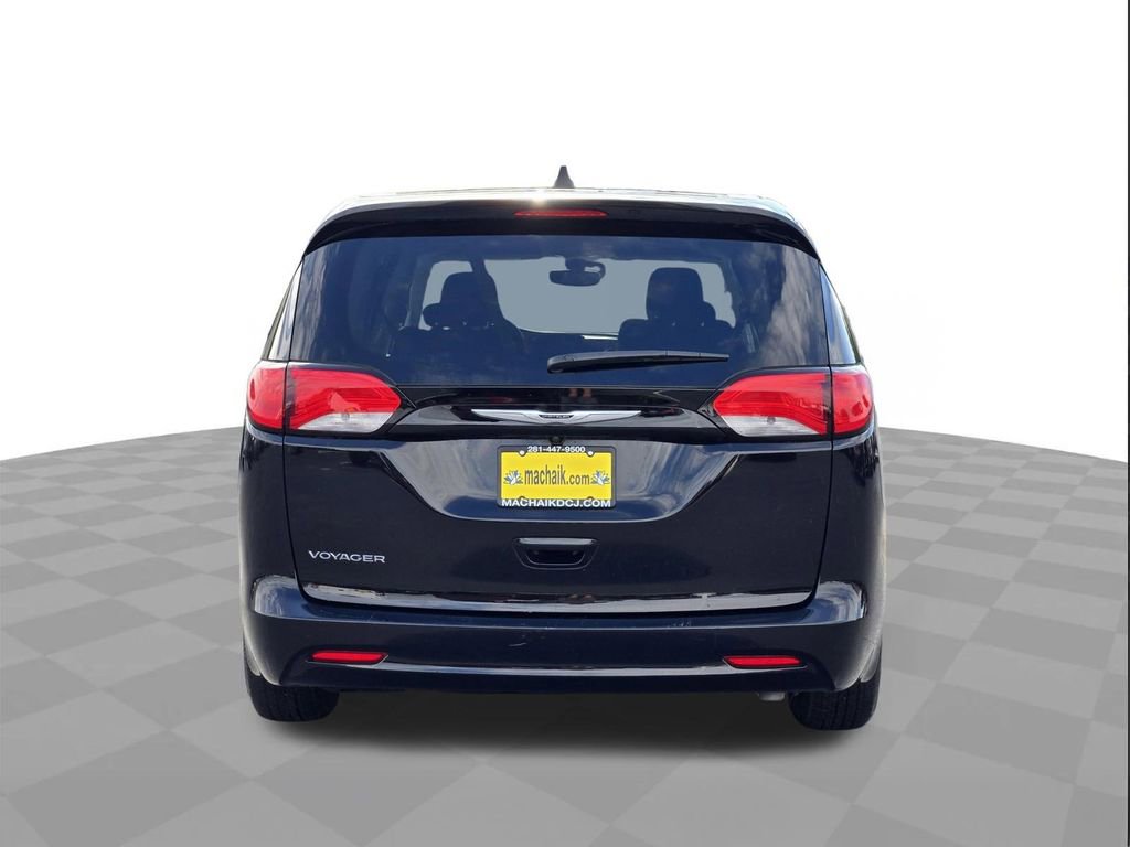 Used 2024 Chrysler Voyager LX FWD image 5
