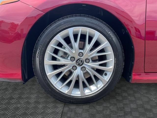 Used 2020 Toyota Camry XLE w/ Sunroof Package FWD image 14