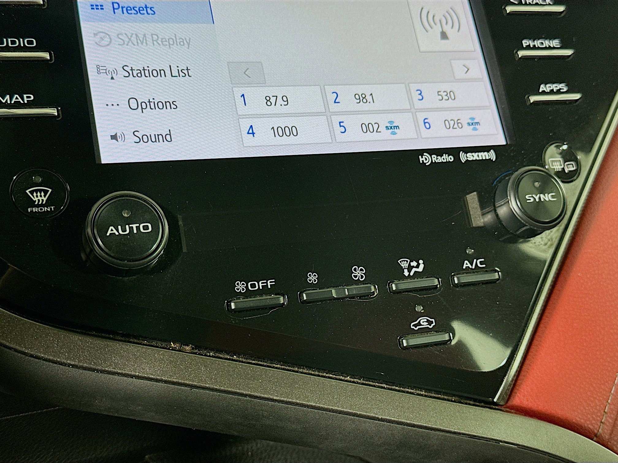Used 2020 Toyota Camry XSE FWD image 23