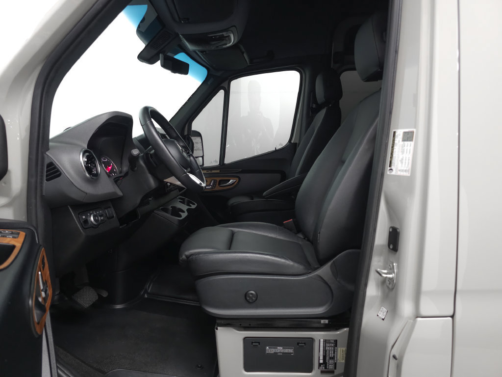 Used 2025 Mercedes-Benz Sprinter 2500 image 7
