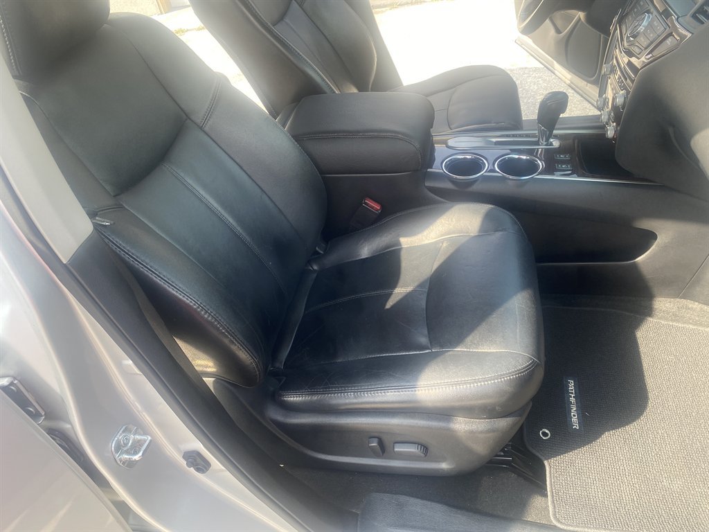 Used 2013 Nissan Pathfinder SL FWD image 17