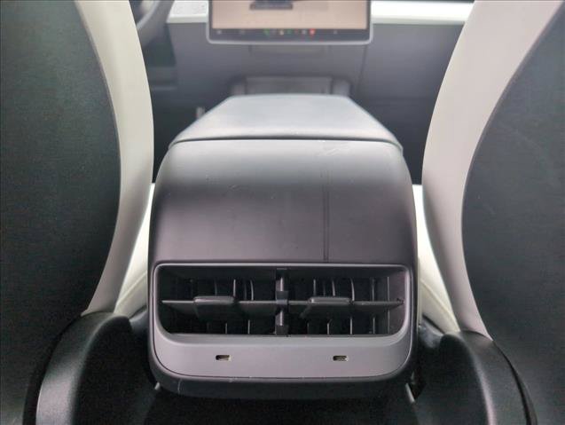 Used 2024 Tesla Model Y Long Range AWD/4WD image 23