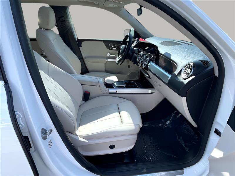 Used 2021 Mercedes-Benz GLB 250 4MATIC image 32