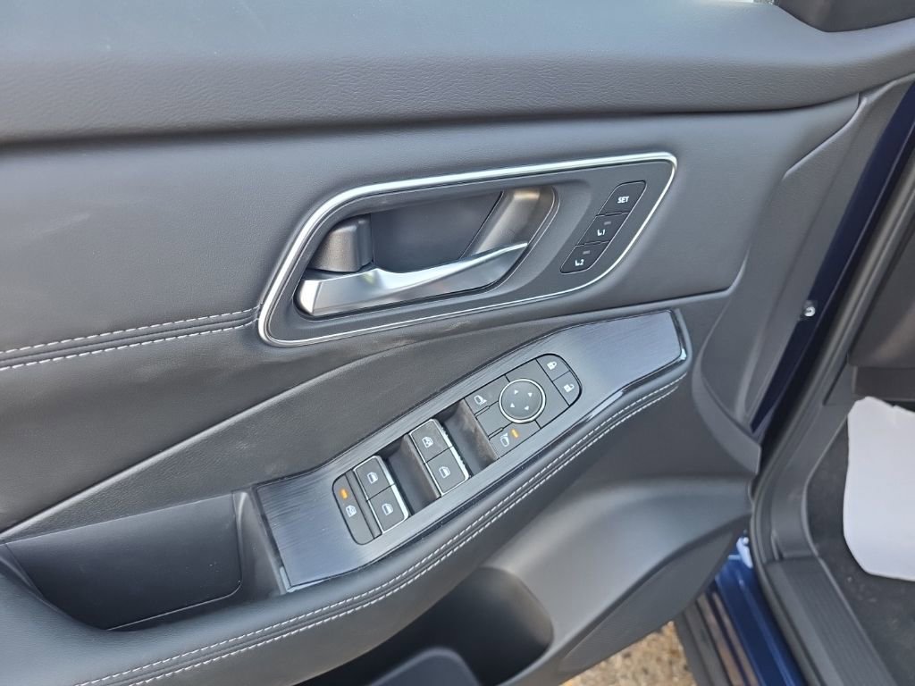 New 2026 Nissan Rogue Platinum w/ Platinum Premium Package image 16