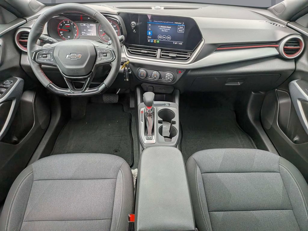 Used 2025 Chevrolet Trax RS w/ Sunroof Package FWD image 18