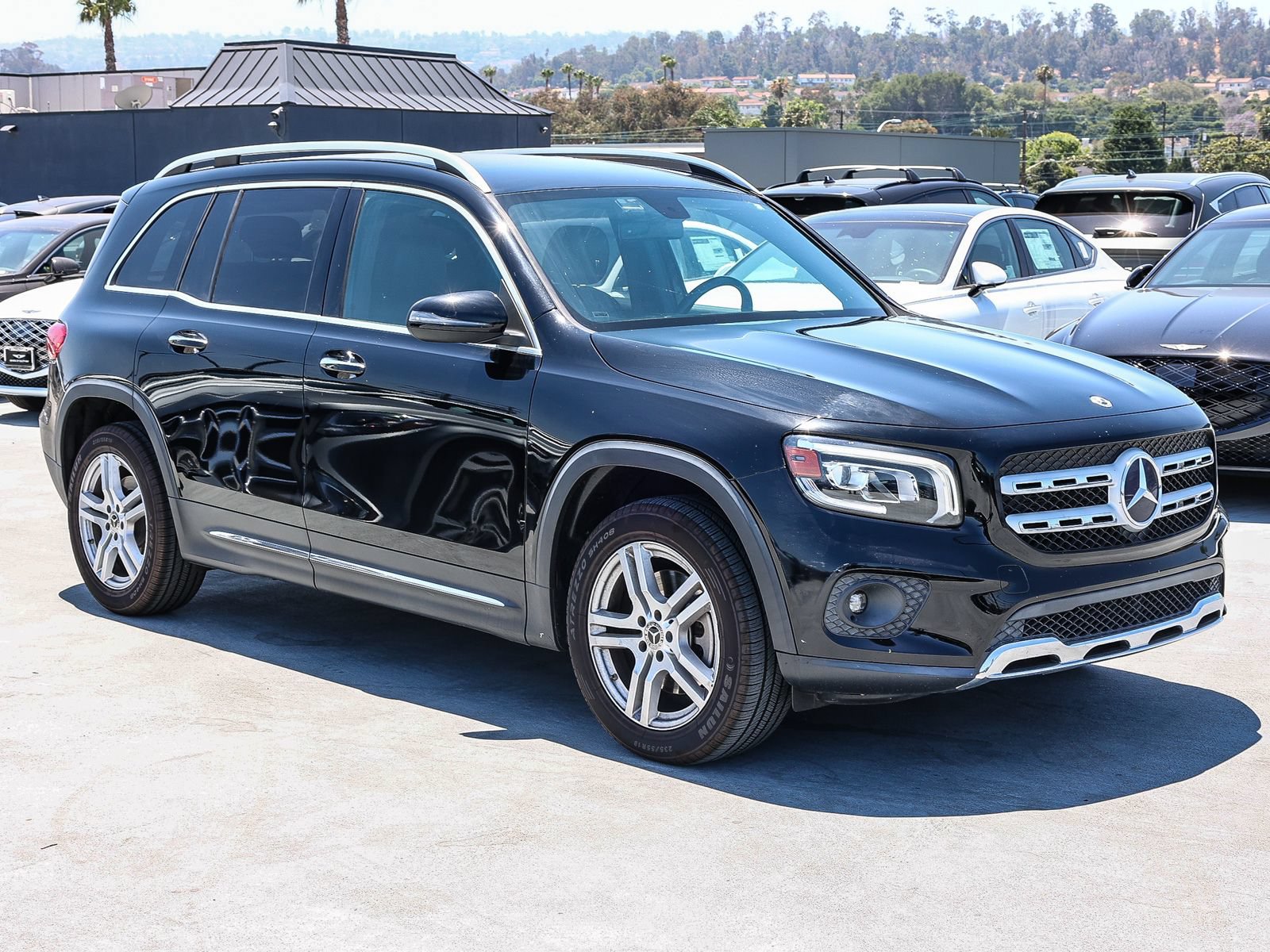 Used 2021 Mercedes-Benz GLB 250 w/ Premium Package image 3