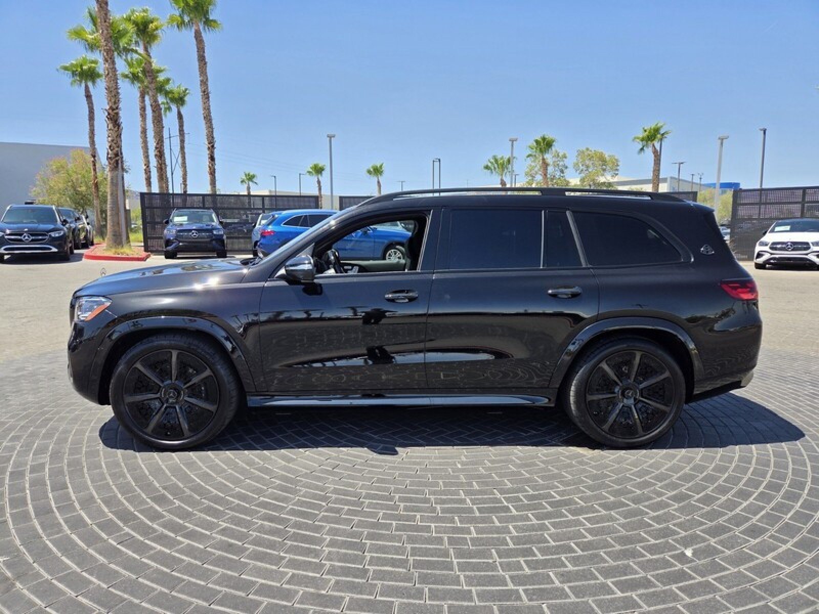 New 2026 Mercedes-Benz Maybach GLS 600 4MATIC image 2
