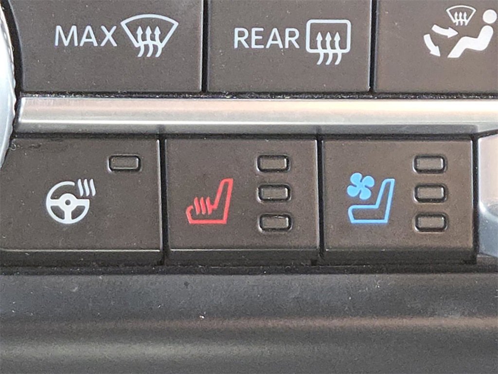 Used 2023 Ford Expedition Max XLT image 5