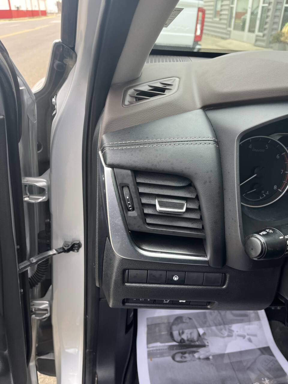 Used 2023 Nissan Rogue SV w/ SV Premium B Package image 15