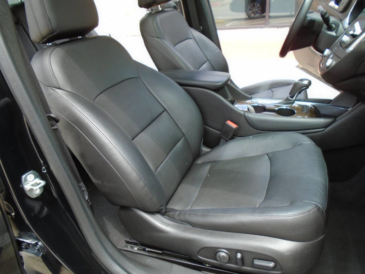 Used 2018 Chevrolet Malibu Premier w/ Premier Sun and Wheel Package FWD image 12