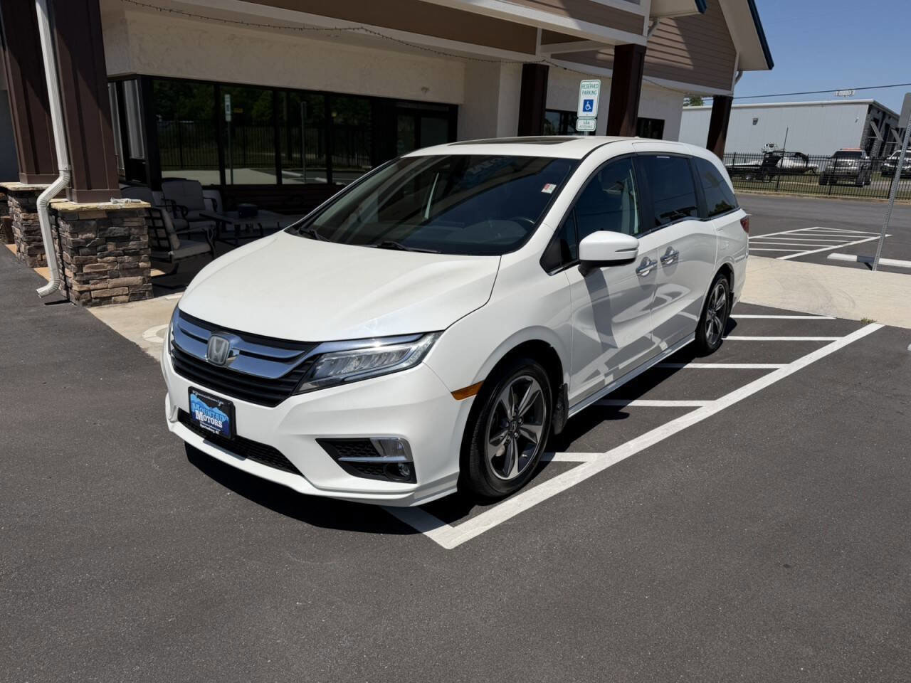 Used 2019 Honda Odyssey Touring image 2