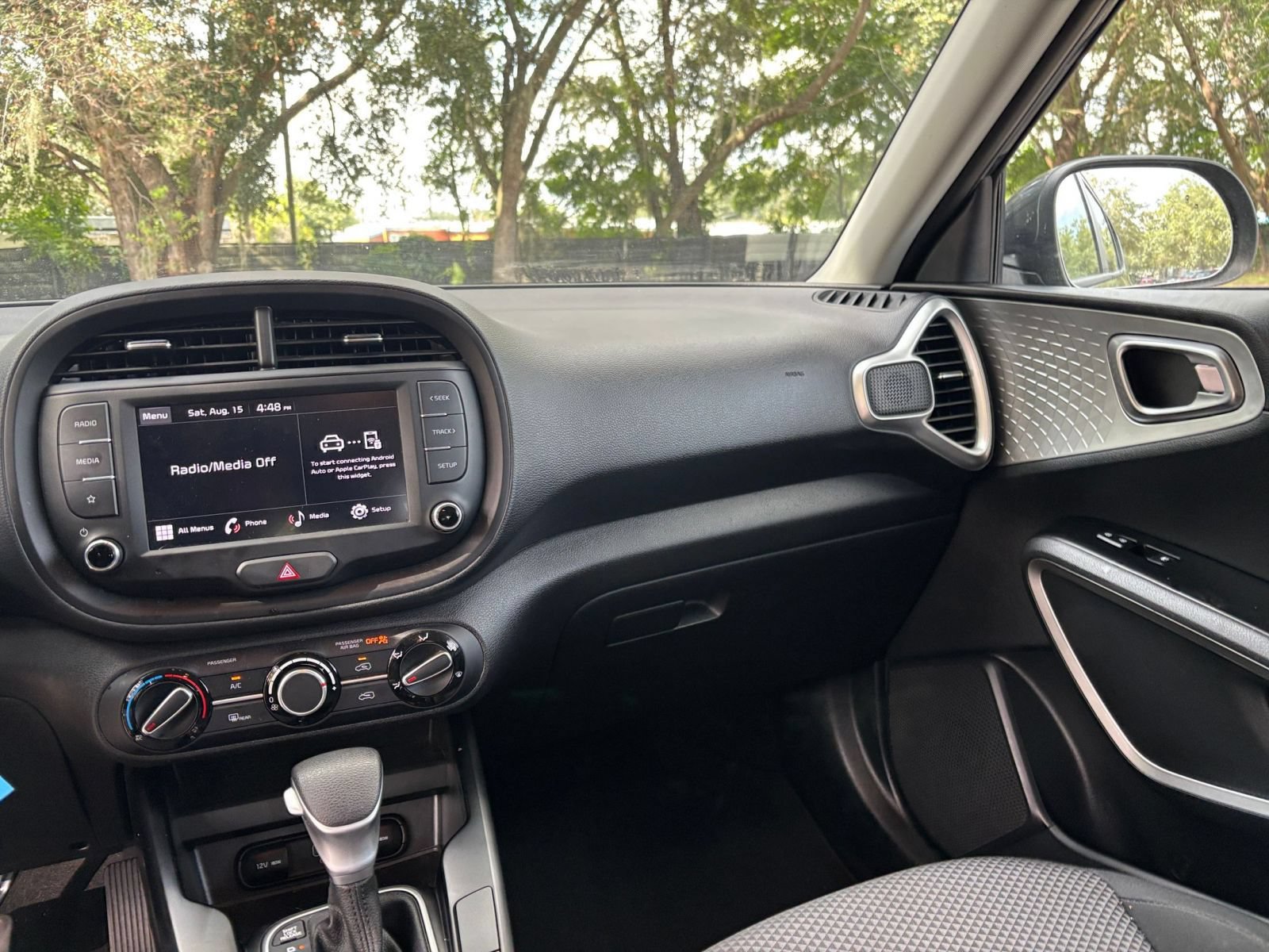 Used 2025 Kia Soul LX w/ LX Technology Package FWD image 32