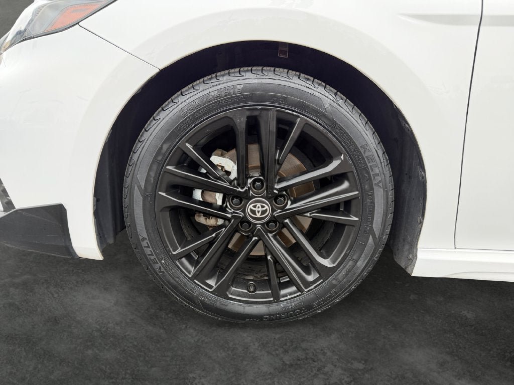 Used 2025 Toyota Camry SE FWD image 4