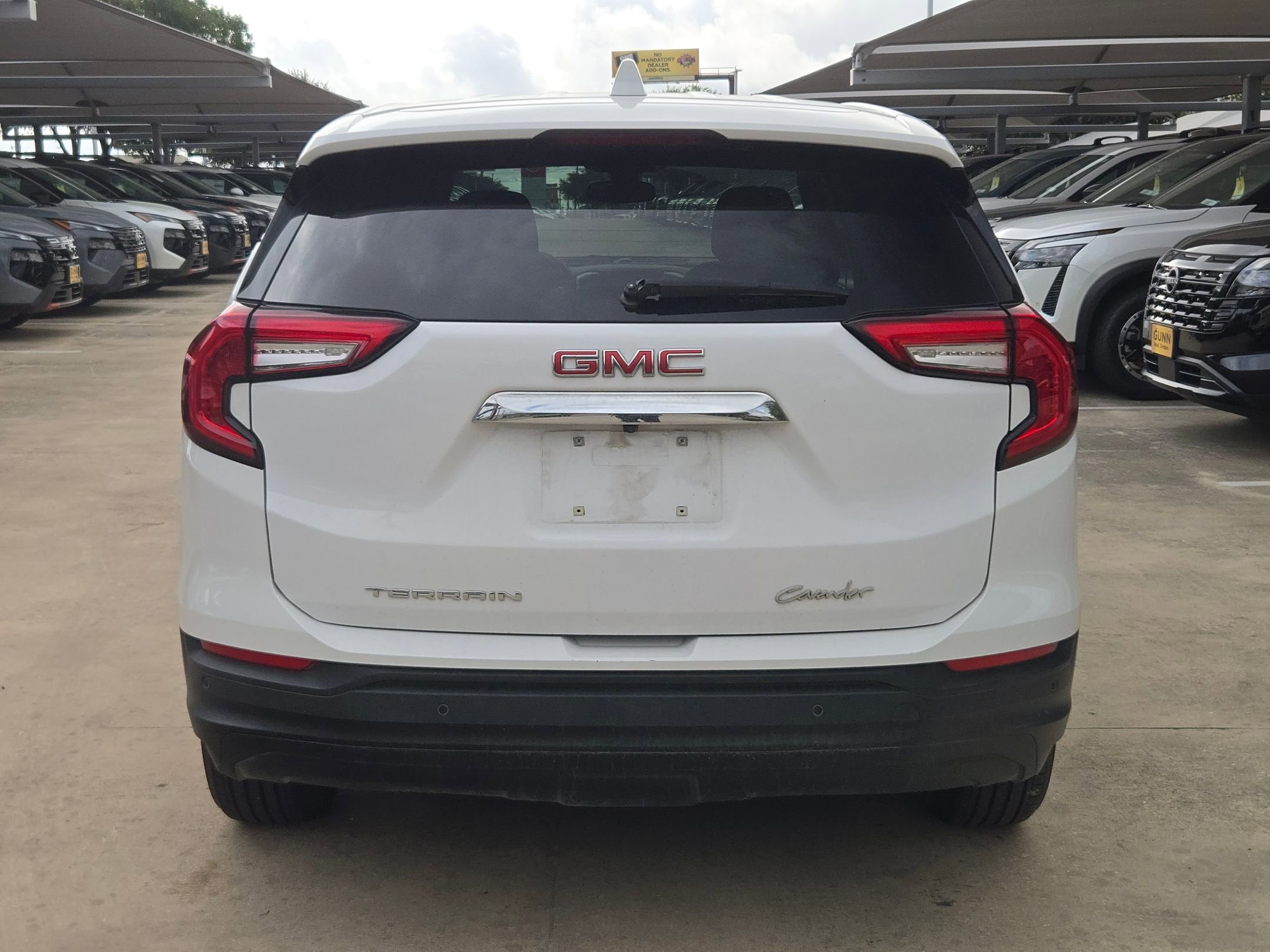 Used 2024 GMC Terrain SLE FWD image 4