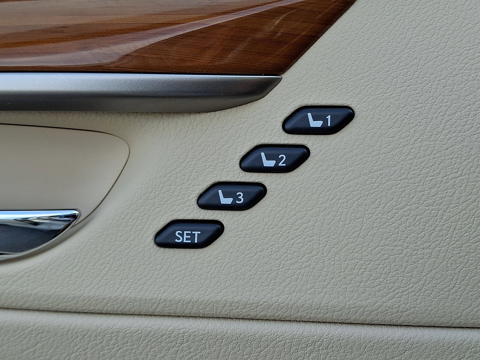 Used 2013 Lexus ES 300h w/ Luxury Pkg FWD image 26