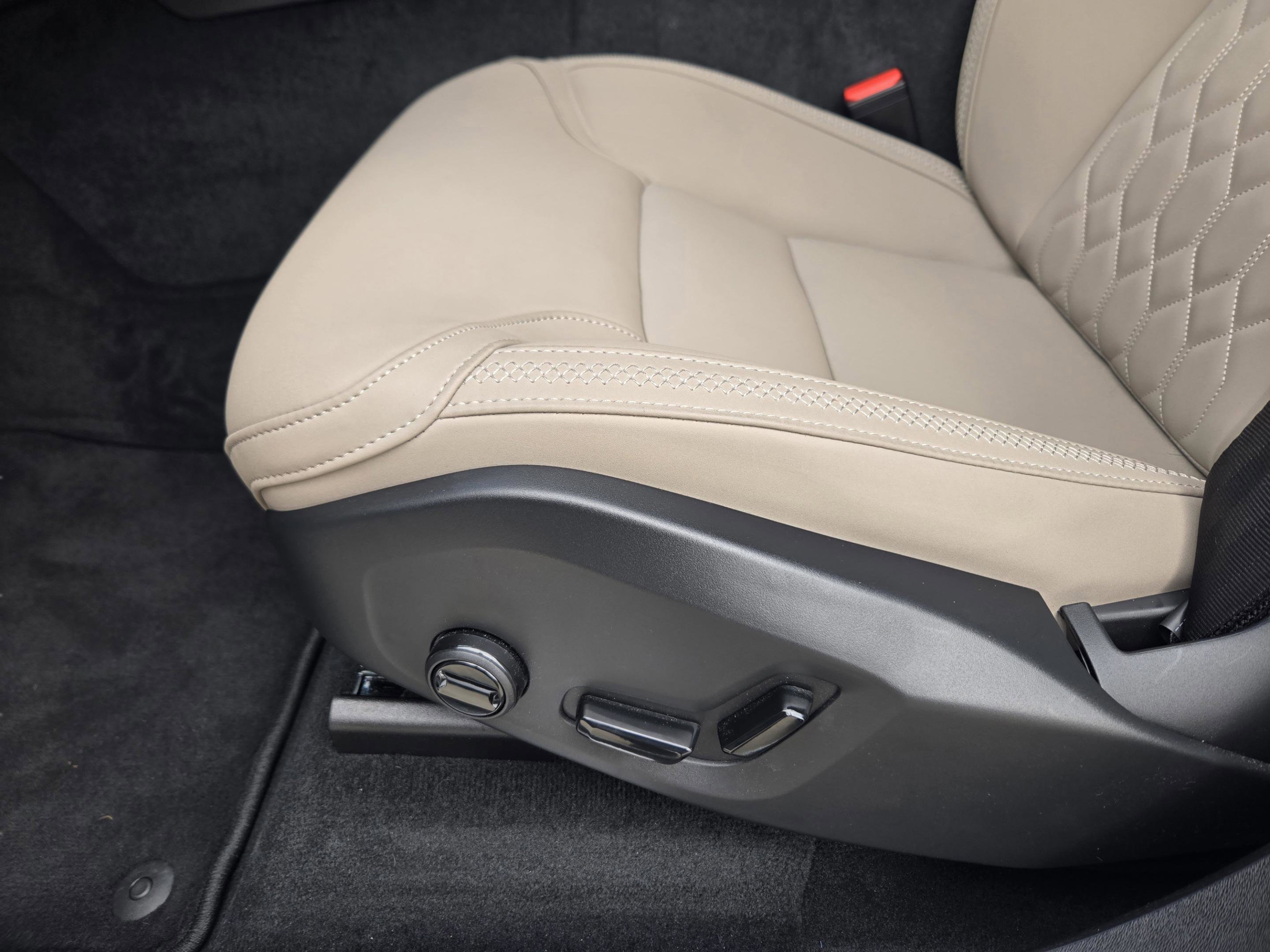 Used 2026 Volvo XC90 B5 Plus w/ Protection Package Premier image 21