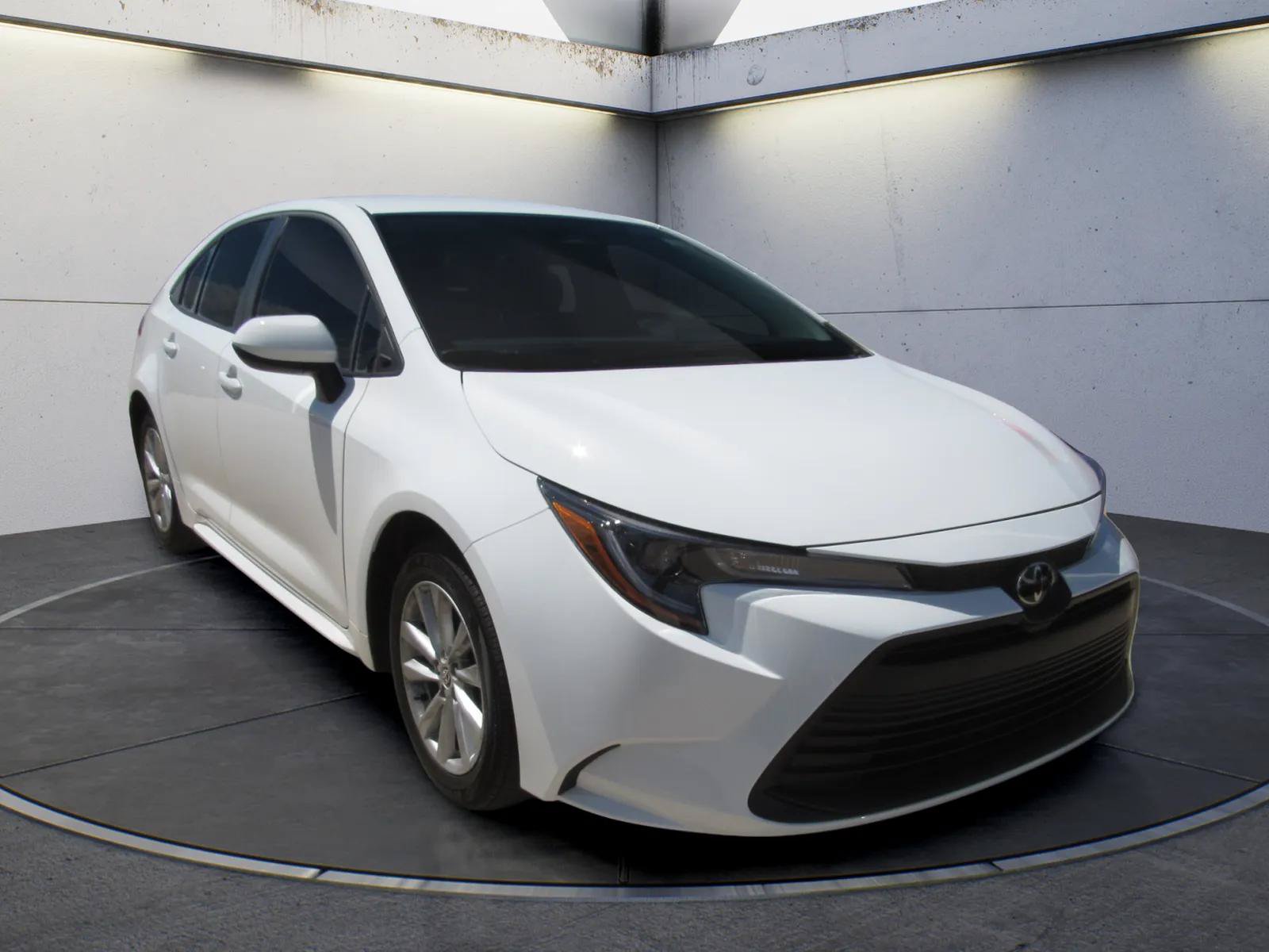 Used 2026 Toyota Corolla LE w/ LE Premium Package FWD image 2
