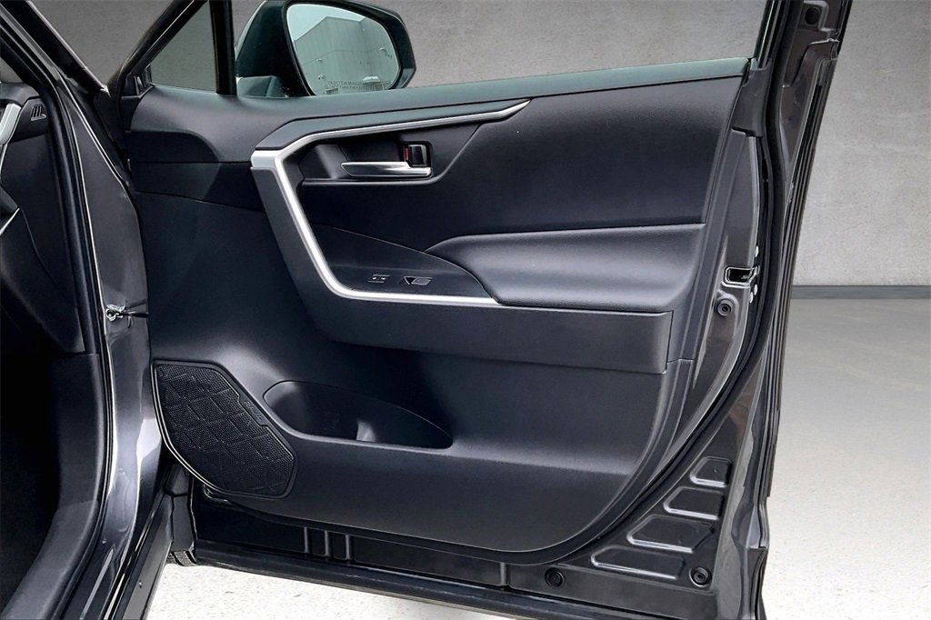 Used 2023 Toyota RAV4 XLE w/ Convenience Package image 28