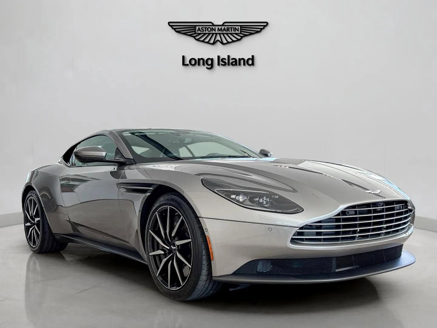 Used 2022 Aston Martin DB11 Coupe image 3