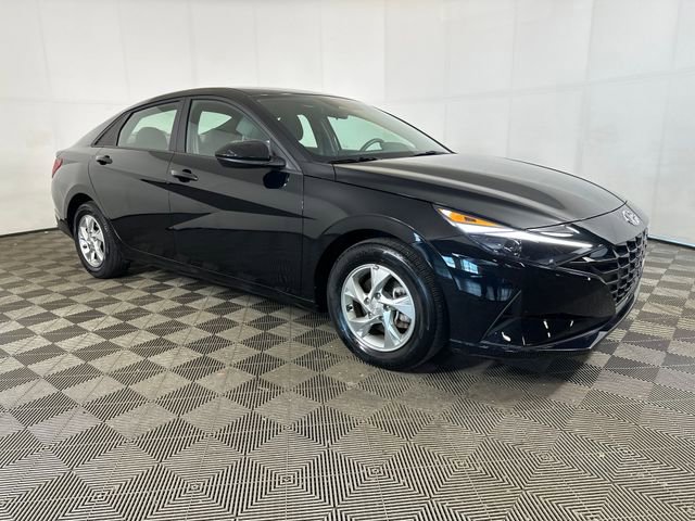 Certified 2023 Hyundai Elantra SE w/ Cargo Package FWD image 2