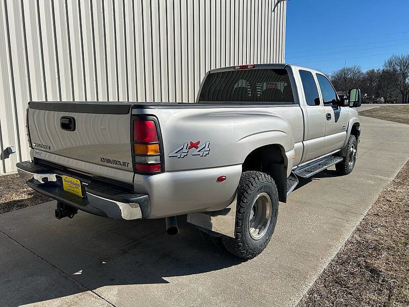 Used 2004 Chevrolet Silverado 3500 4x4 Extended Cab w/ Heavy-Duty Power Package image 5