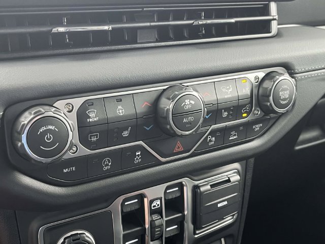 New 2027 Jeep Wrangler Unlimited Sahara AWD/4WD image 23