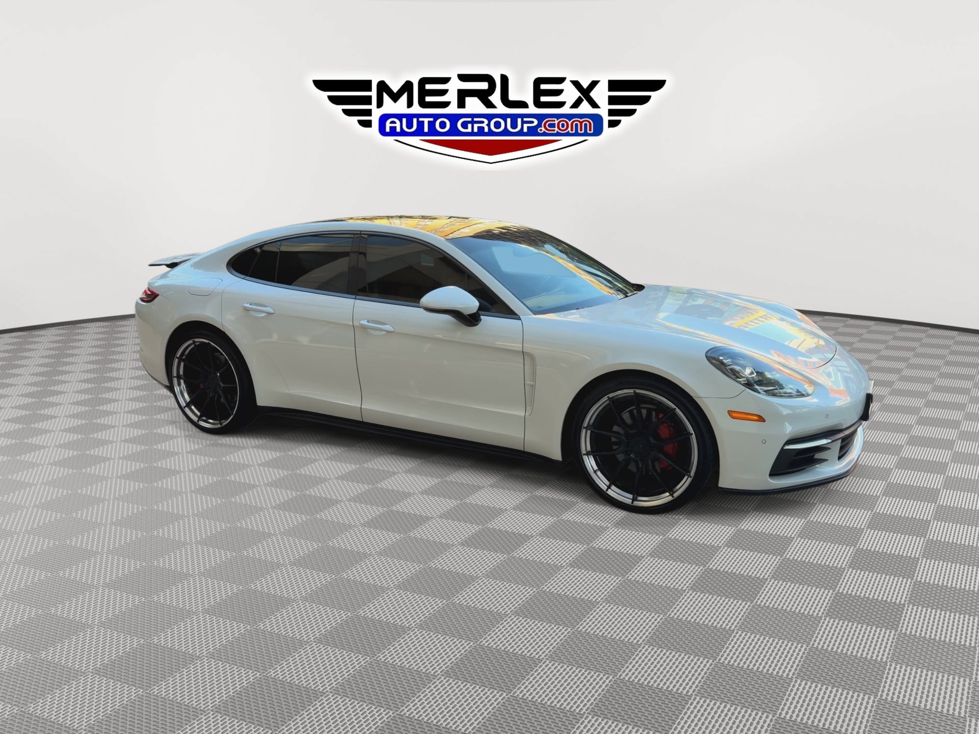 Used 2018 Porsche Panamera RWD image 9
