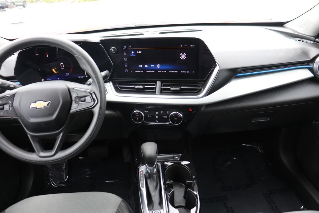 Used 2026 Chevrolet Trax LT FWD image 15