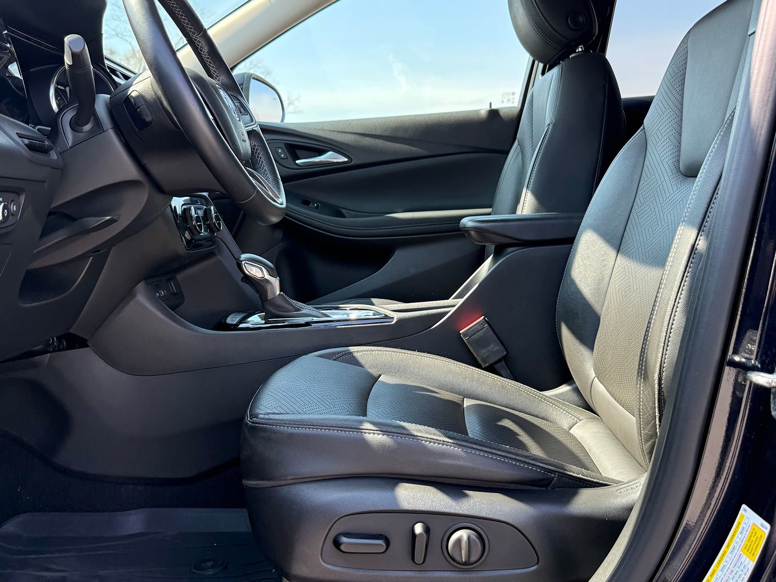 Certified 2021 Buick Encore GX Essence w/ Advanced Technology Package image 18