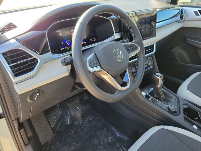 New 2026 Volkswagen Taos SE image 17