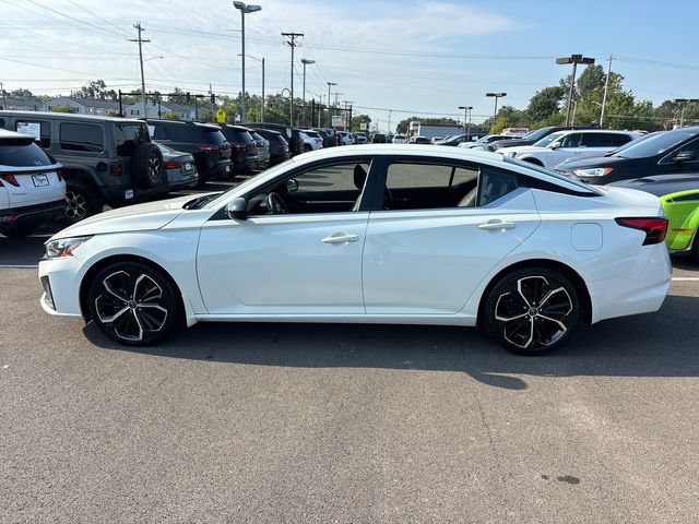 Used 2024 Nissan Altima 2.5 SR FWD image 2