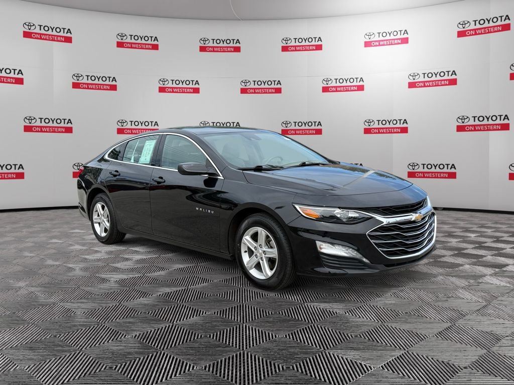 Used 2024 Chevrolet Malibu LT FWD image 3