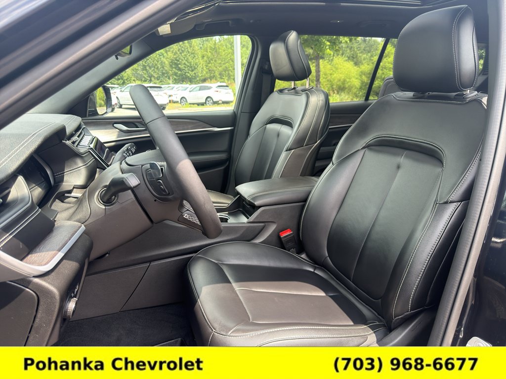 Used 2024 Jeep Grand Cherokee L Limited AWD/4WD image 23