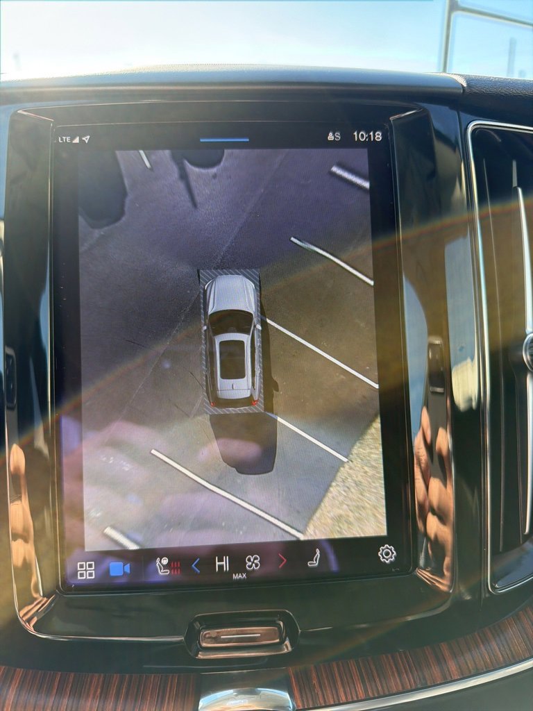 Certified 2023 Volvo XC60 B5 Plus w/ Climate Package image 9