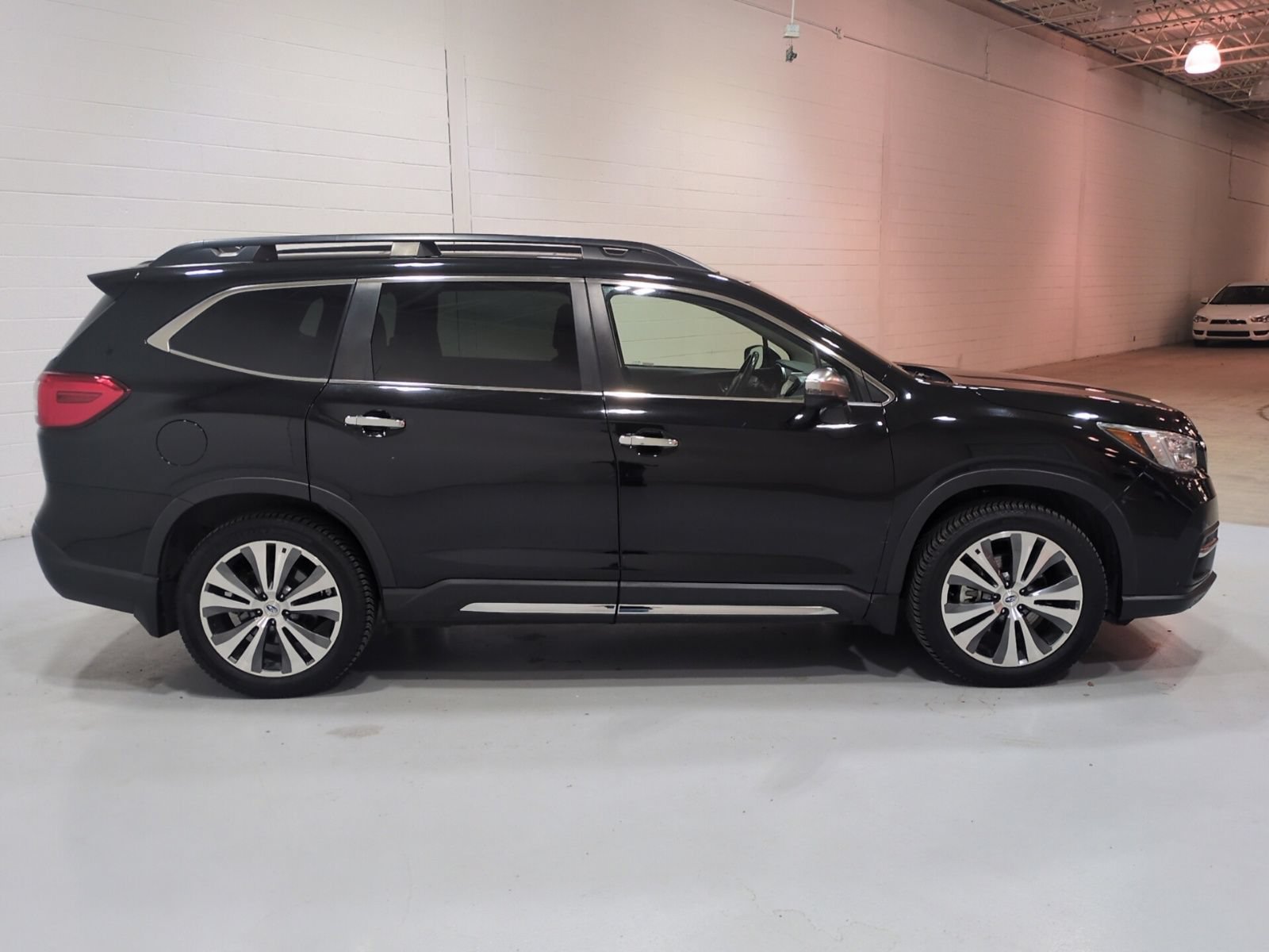 Used 2019 Subaru Ascent Touring w/ Popular Package #2A AWD/4WD image 2