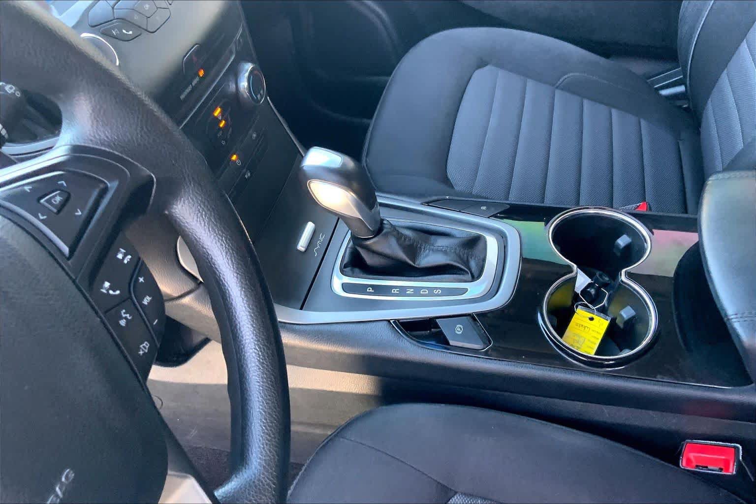 Used 2016 Ford Edge SE FWD image 17
