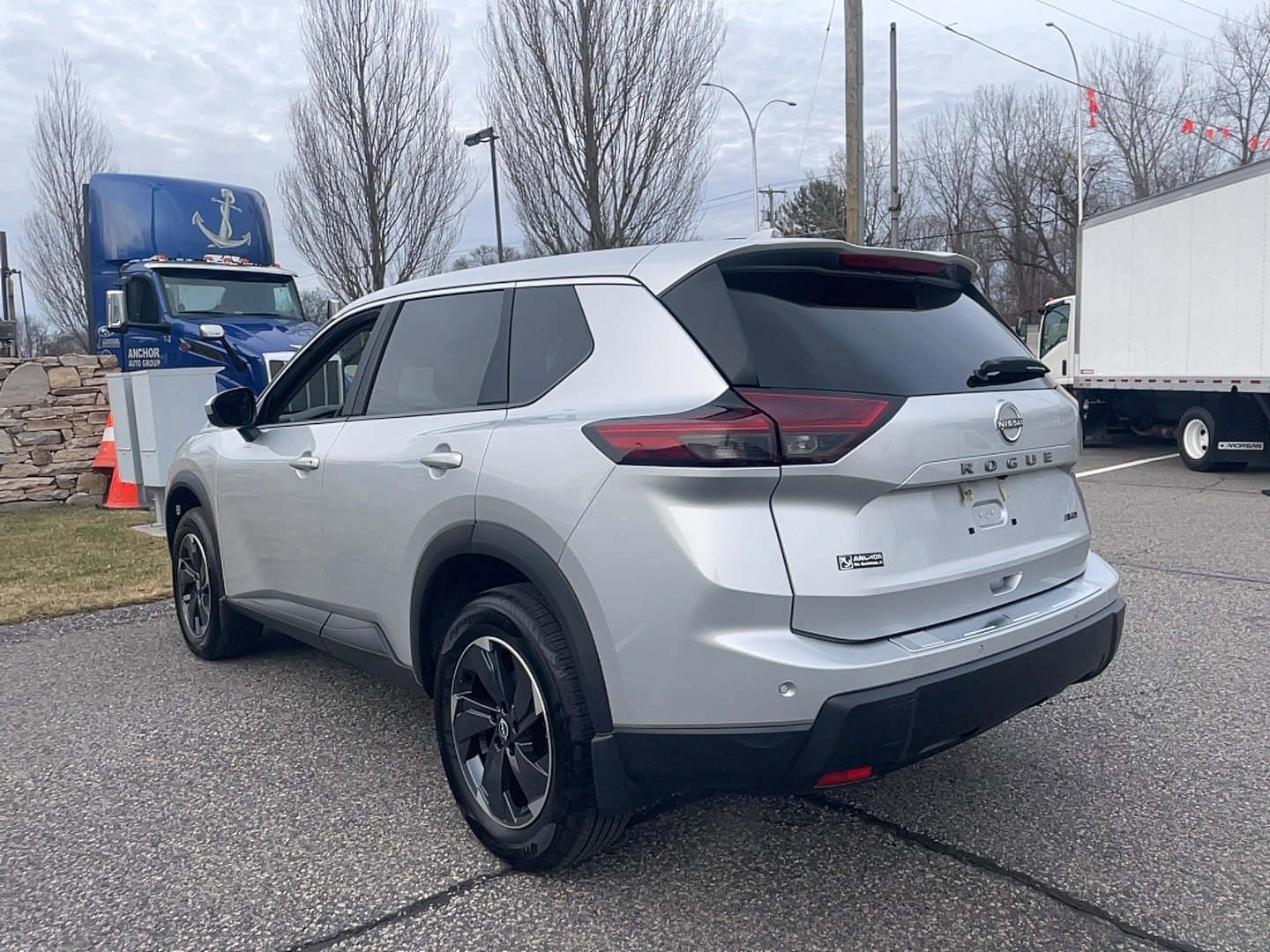 Used 2025 Nissan Rogue SV AWD/4WD image 6