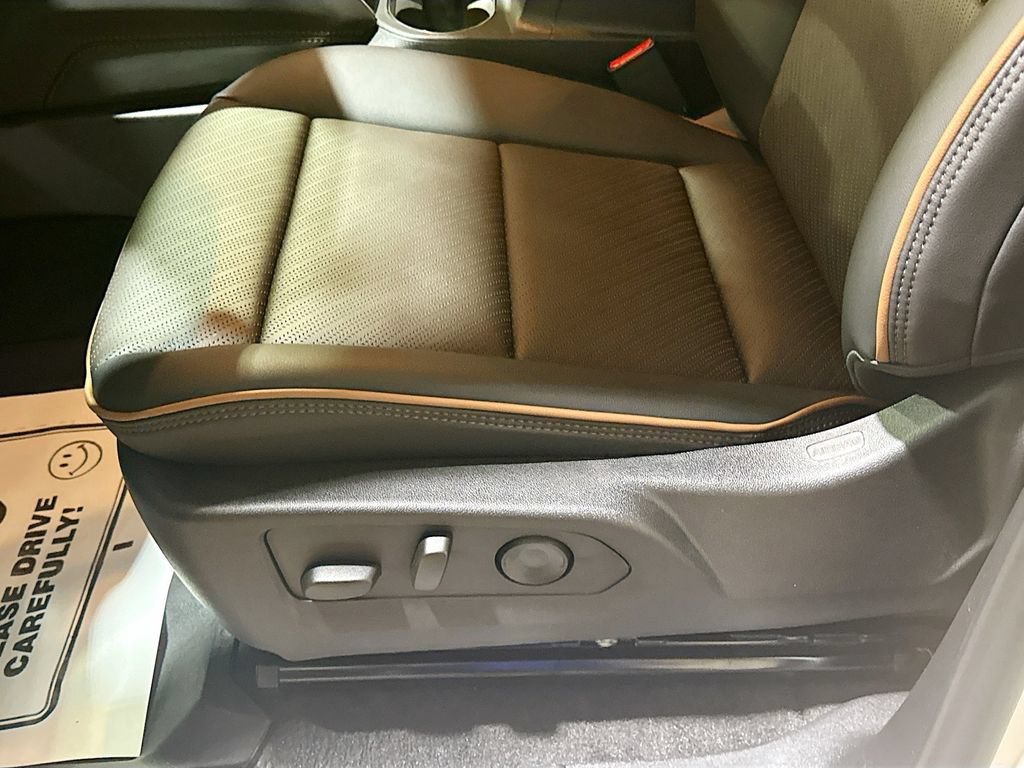 New 2026 GMC Canyon AT4 w/ Technology Plus Package AWD/4WD image 19
