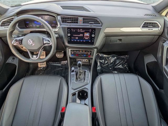 Certified 2024 Volkswagen Tiguan SE R-Line FWD image 15