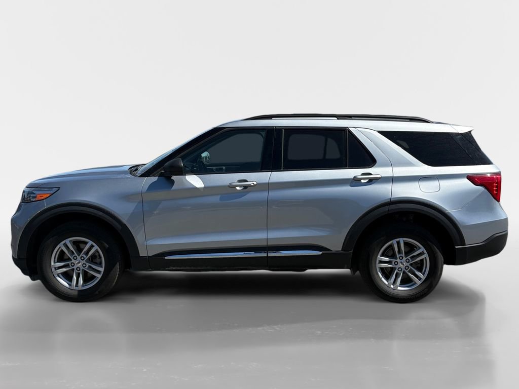 Used 2023 Ford Explorer XLT w/ Equipment Group 202A AWD/4WD image 2