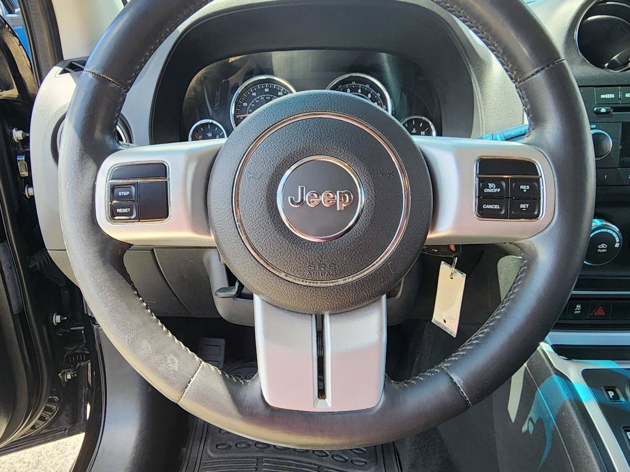 Used 2015 Jeep Compass Latitude FWD image 17