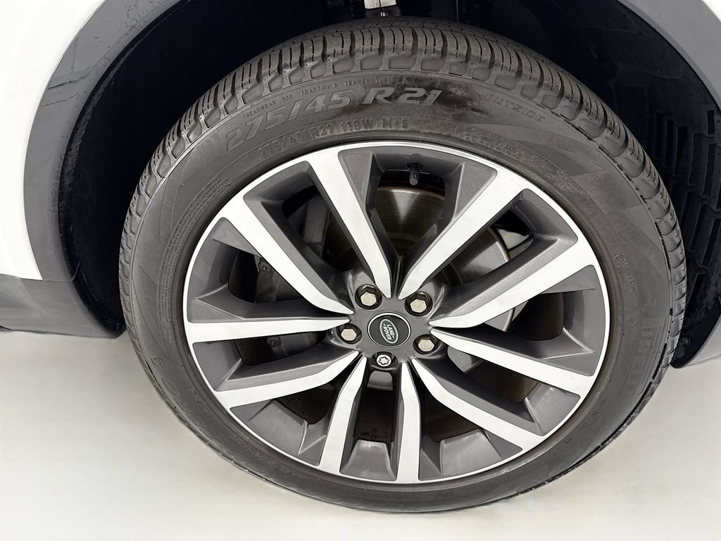 Used 2024 Land Rover Discovery Dynamic SE AWD/4WD image 32